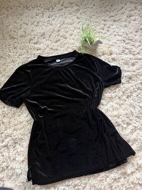 Old Navy Black Velvet Short-Sleeve i’m going out unique women’s top blouse Tee